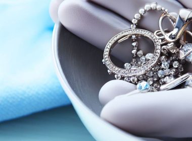Jak wyczyścić biżuterię i zachować jej blask