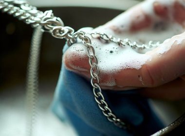 Jak wyczyścić srebrny łańcuszek: Profesjonalne porady i metody czyszczenia